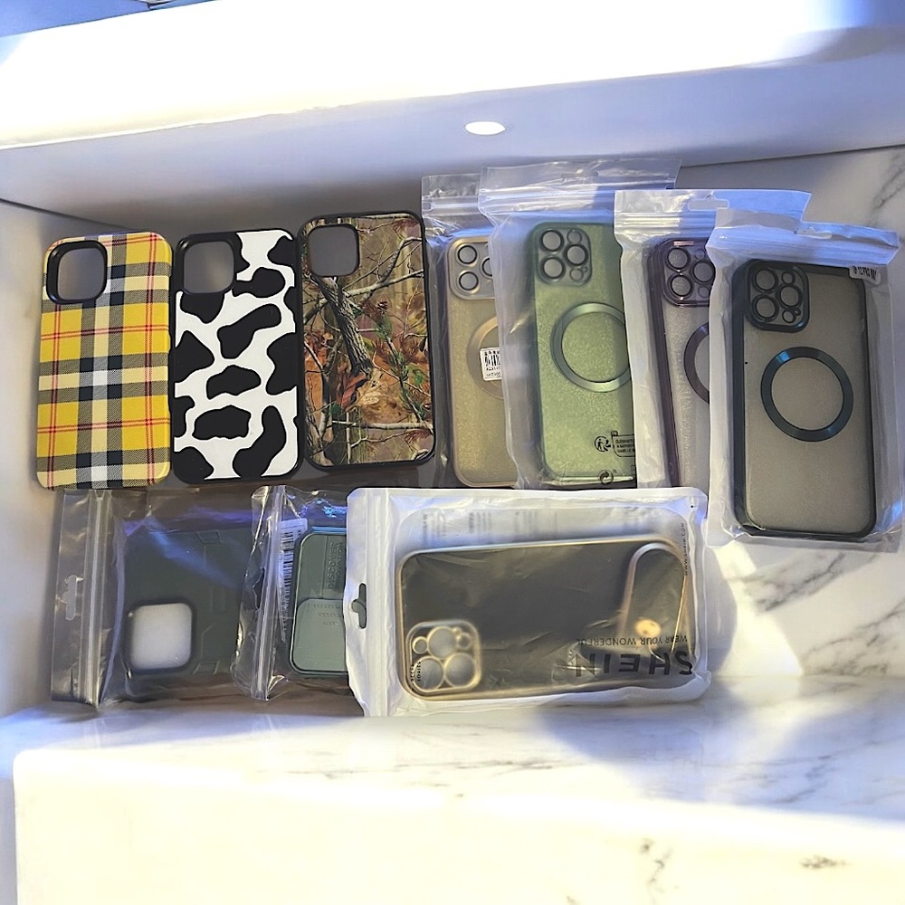 10 Apple IPhone 12 Pro Max Cases. Lot of 12.
